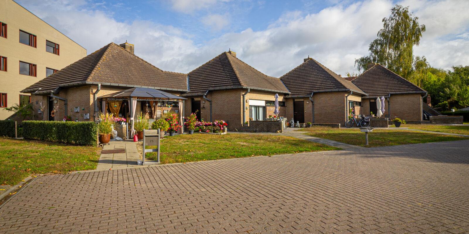gebouwen seniorenwoning Oostrozebeke vooraanzicht